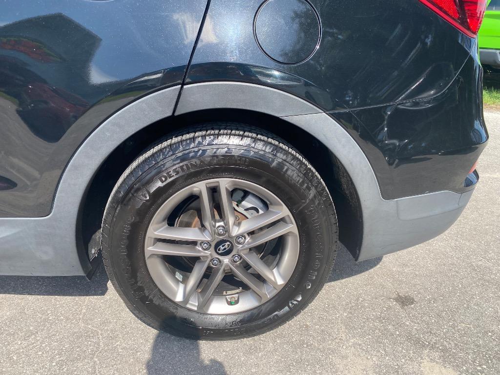 2017 Hyundai Santa Fe - $11,995