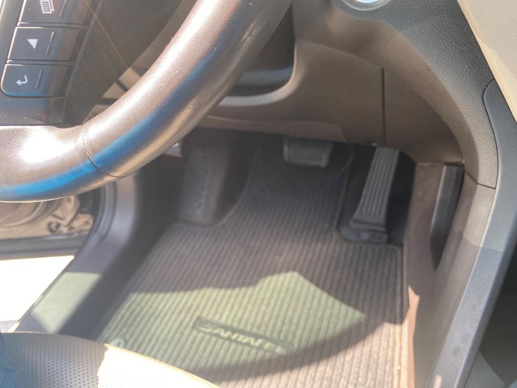 2017 Hyundai Santa Fe - $11,995