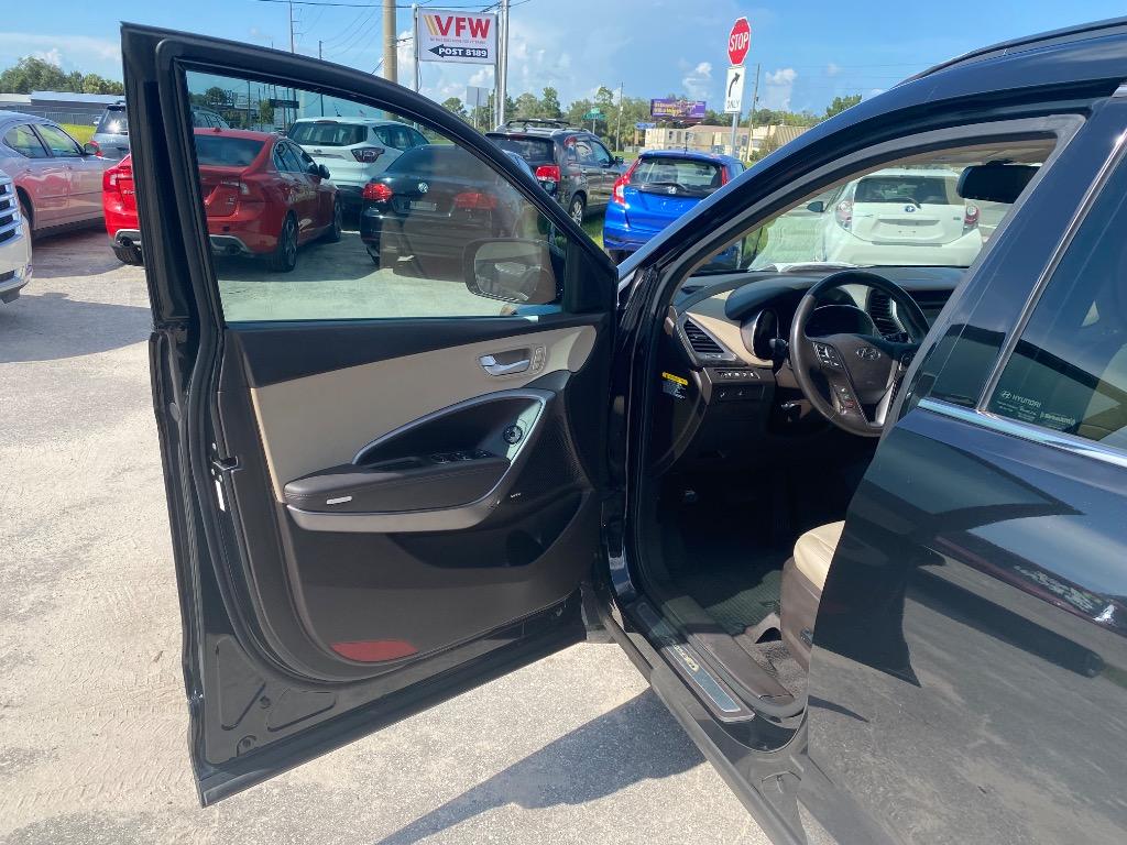 2017 Hyundai Santa Fe - $11,995