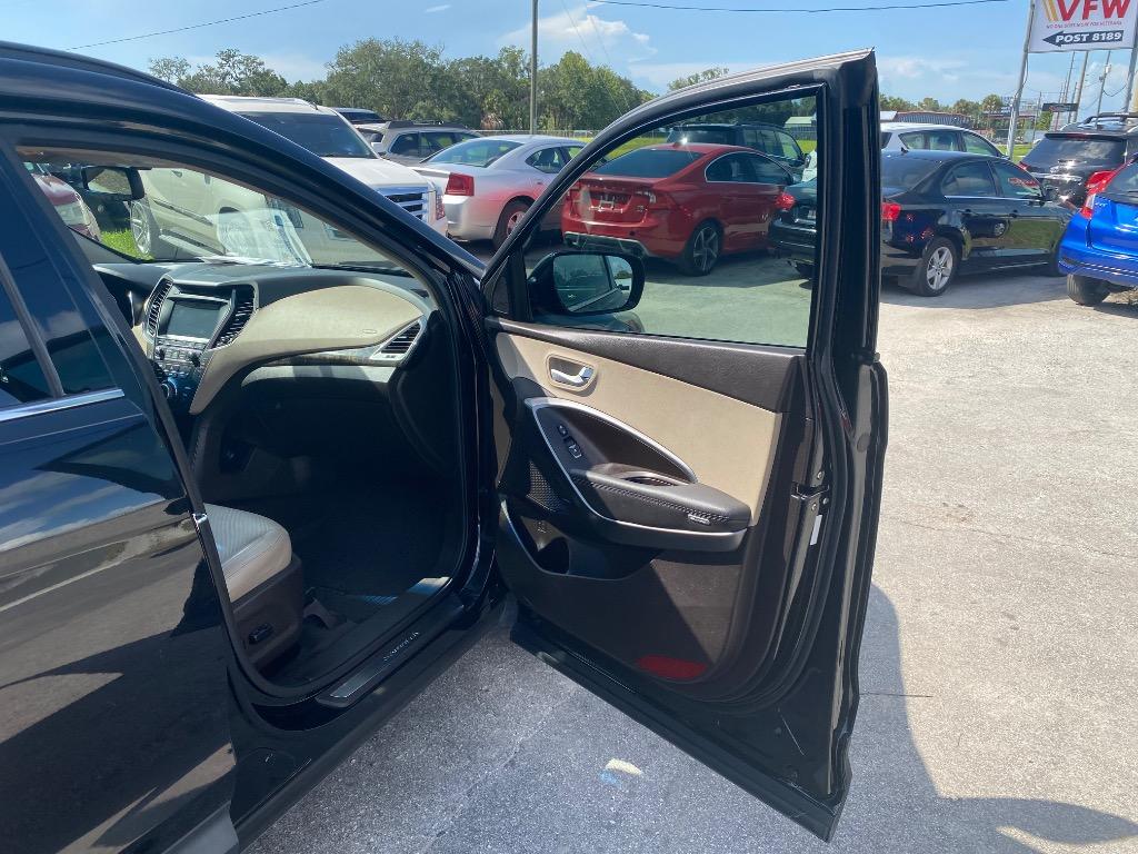 2017 Hyundai Santa Fe - $11,995