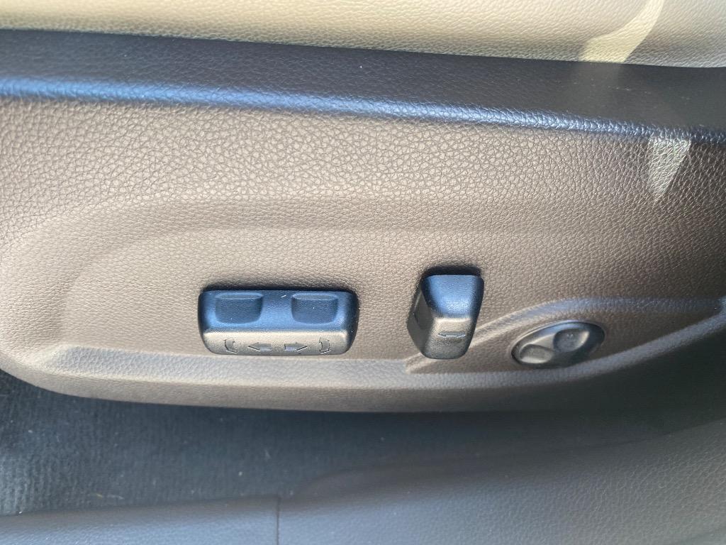 2017 Hyundai Santa Fe - $11,995