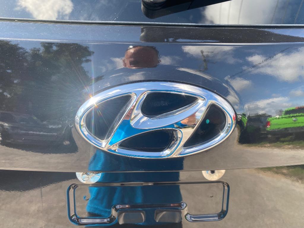 2017 Hyundai Santa Fe - $11,995