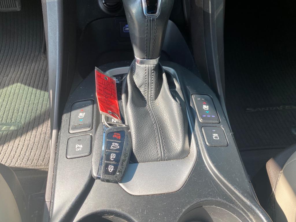 2017 Hyundai Santa Fe - $11,995