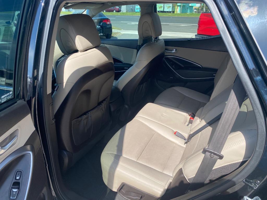 2017 Hyundai Santa Fe - $11,995