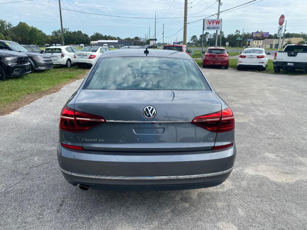 2017 Volkswagen Passat - $10,995
