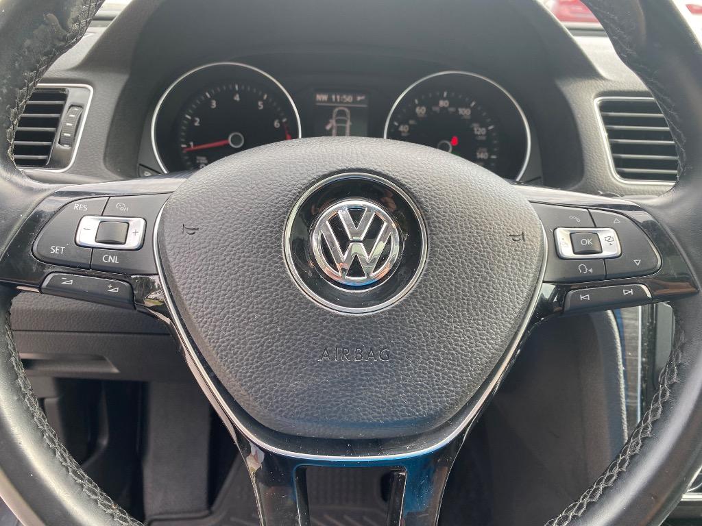 2017 Volkswagen Passat - $10,995