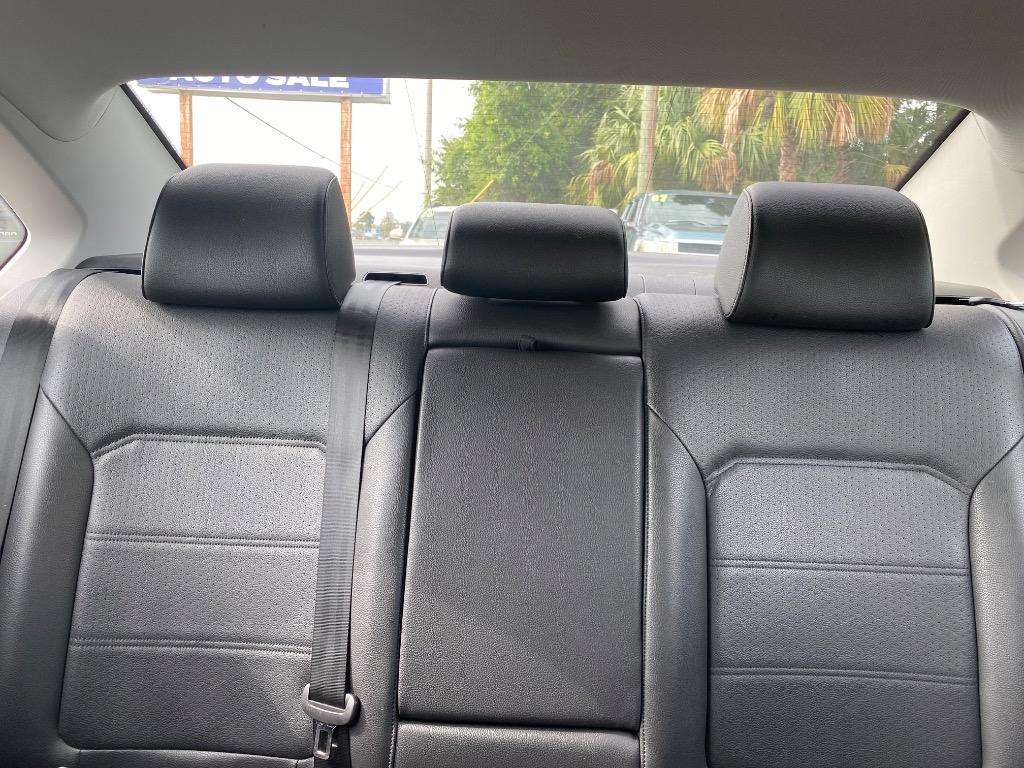 2017 Volkswagen Passat - $10,995