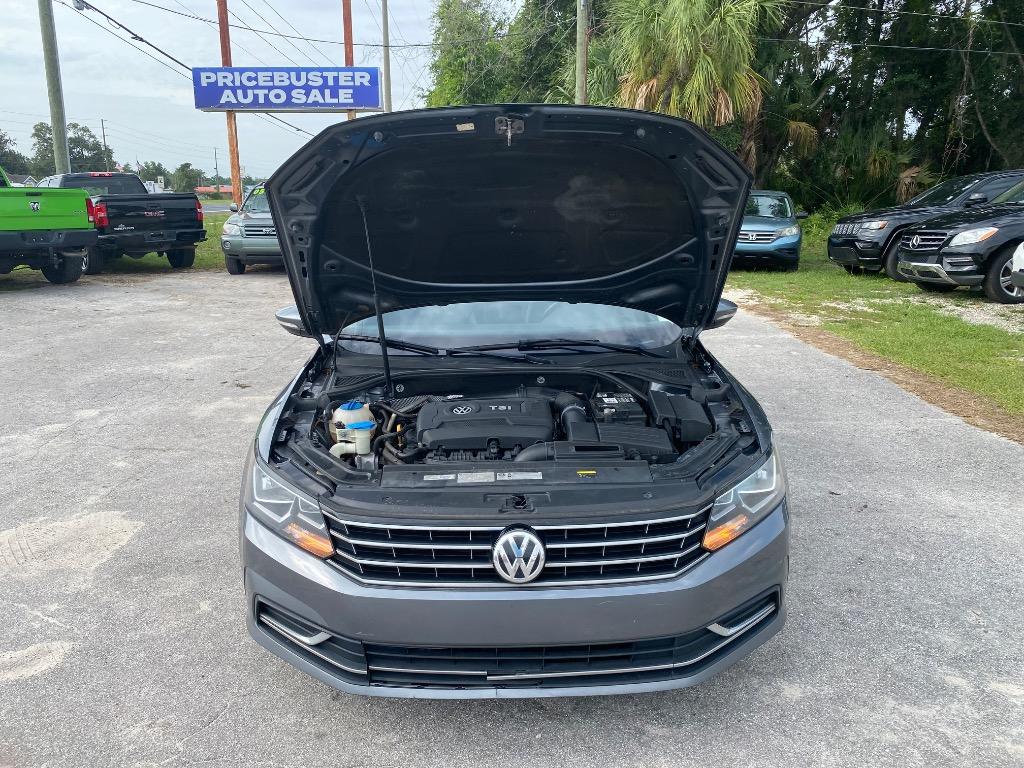 2017 Volkswagen Passat - $10,995