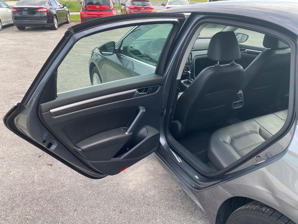 2017 Volkswagen Passat - $10,995