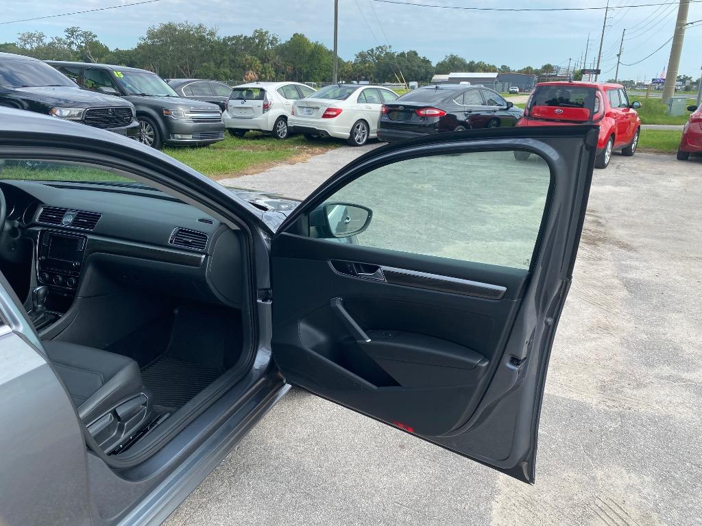 2017 Volkswagen Passat - $10,995