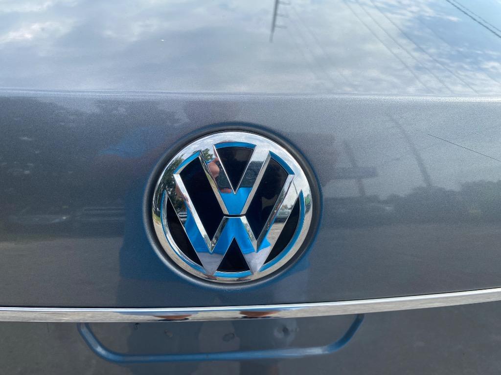 2017 Volkswagen Passat - $10,995
