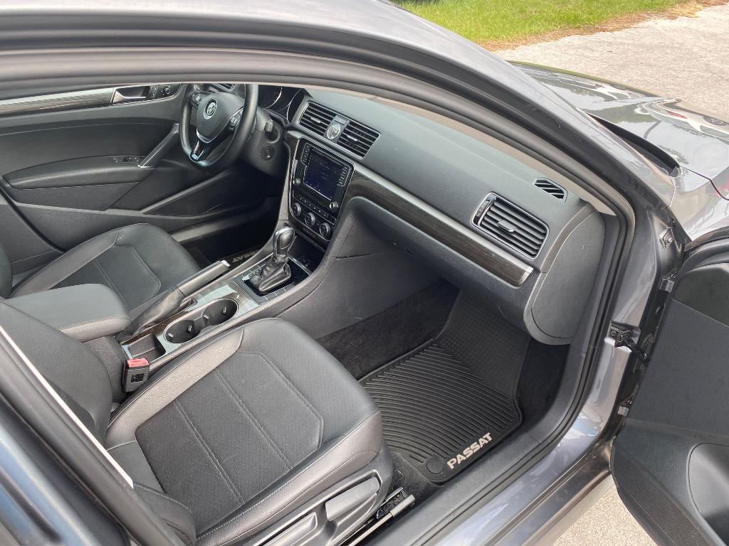 2017 Volkswagen Passat - $10,995