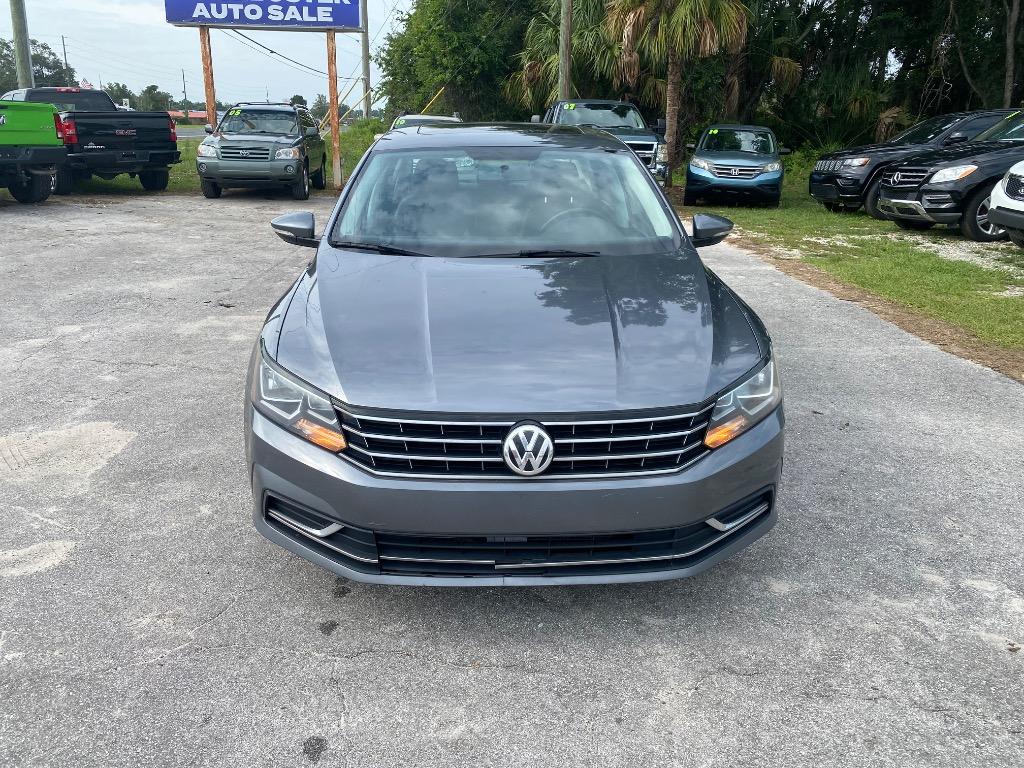 2017 Volkswagen Passat - $10,995