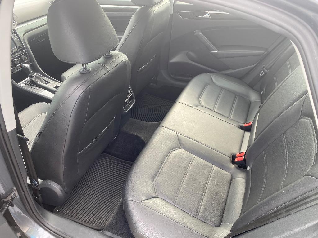 2017 Volkswagen Passat - $10,995
