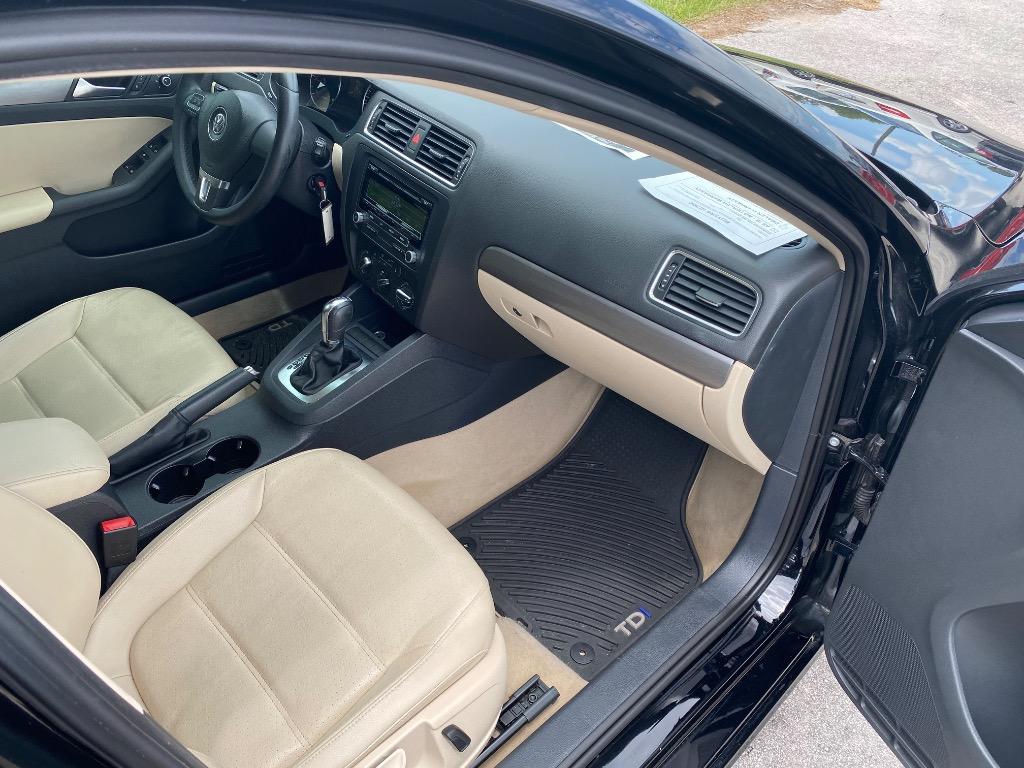 2013 Volkswagen Jetta - $8,995
