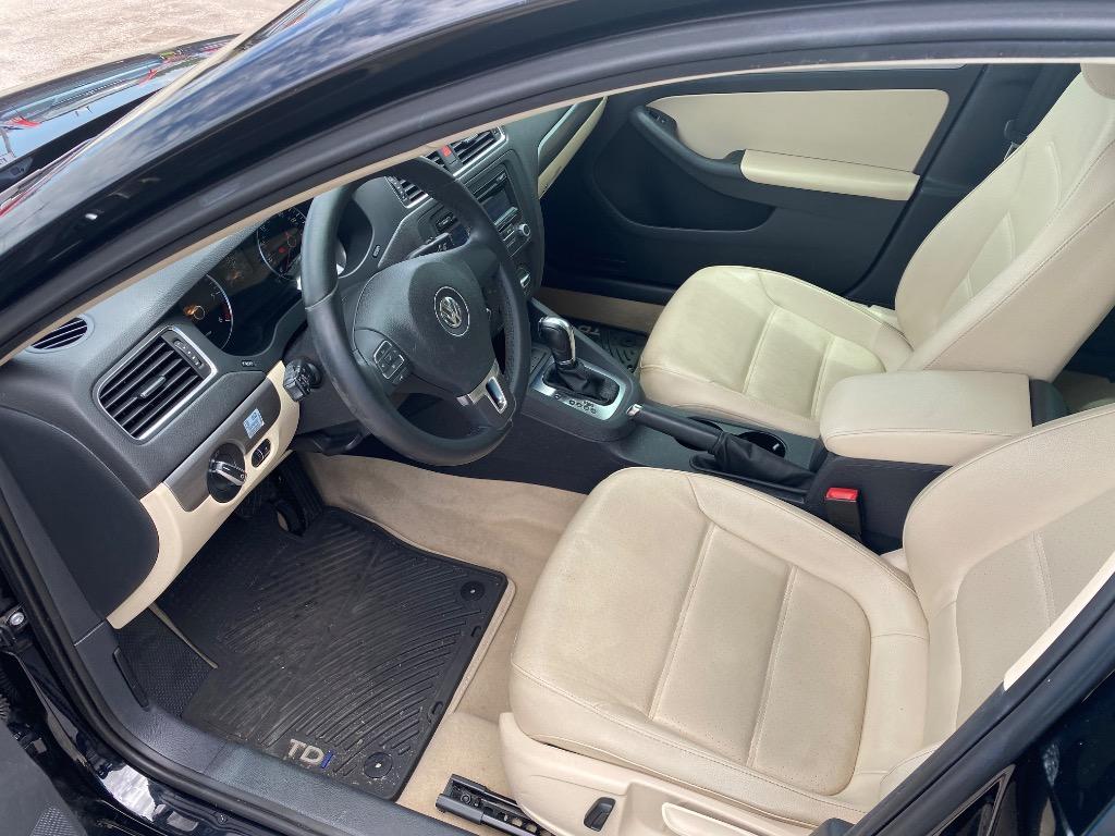 2013 Volkswagen Jetta - $8,995