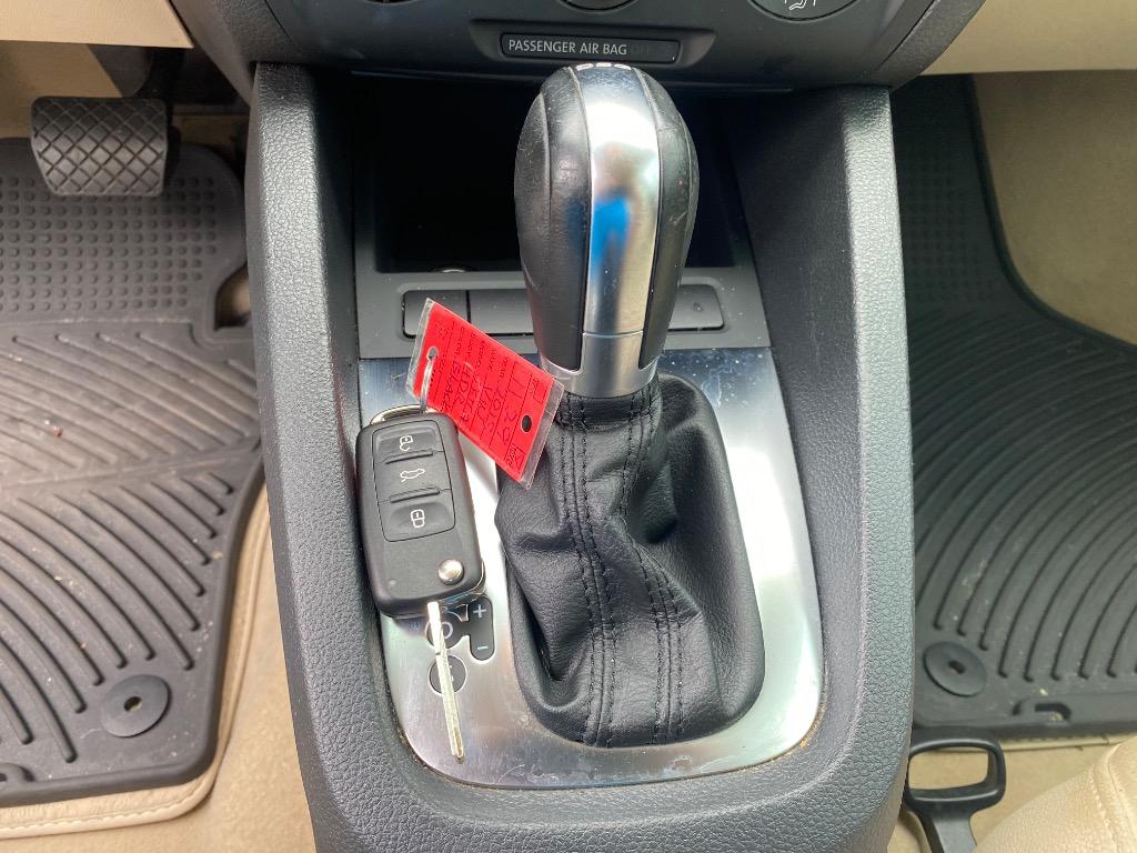 2013 Volkswagen Jetta - $8,995