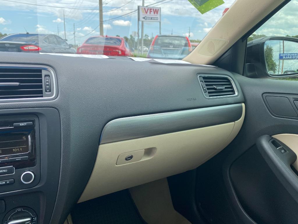 2013 Volkswagen Jetta - $8,995