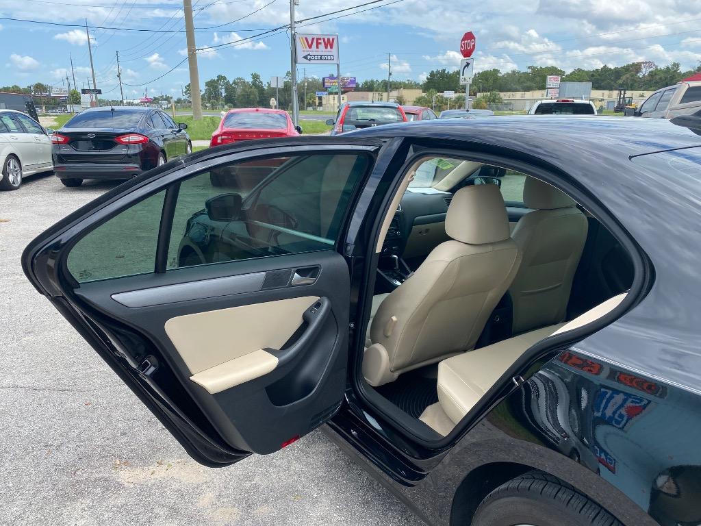 2013 Volkswagen Jetta - $8,995