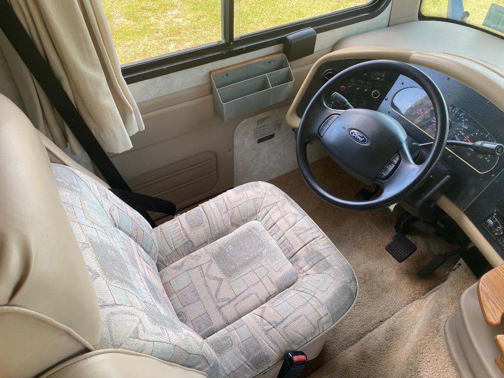 2003 Ford F-550 - $9,995