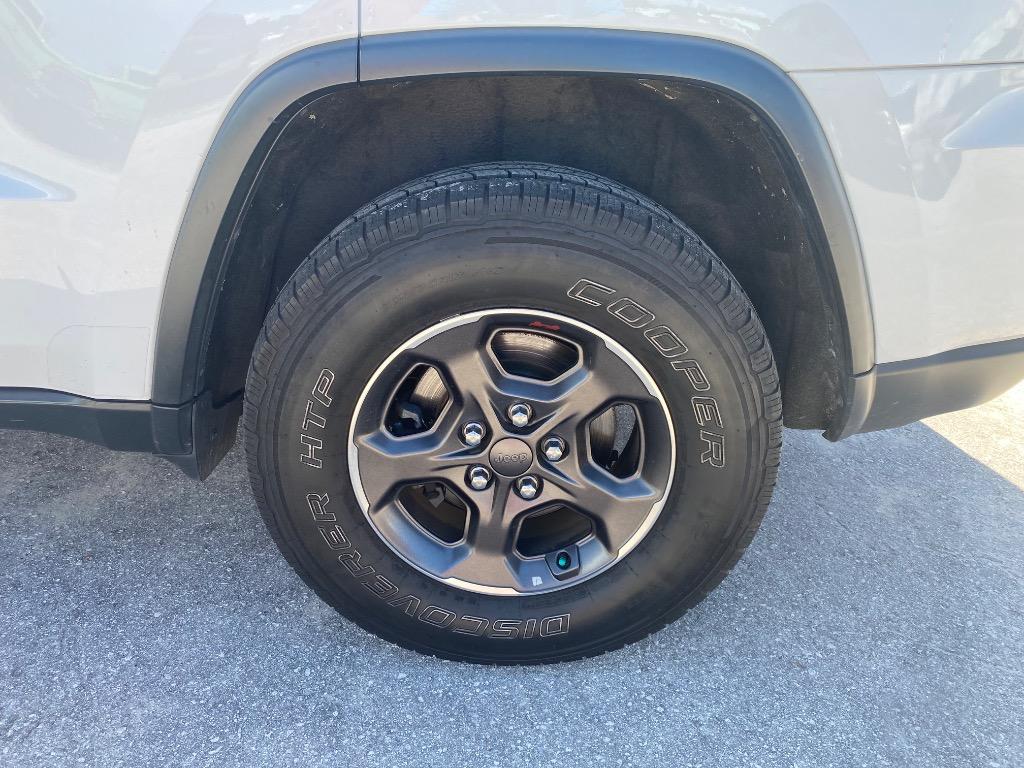 2017 Jeep Cherokee - $10,995