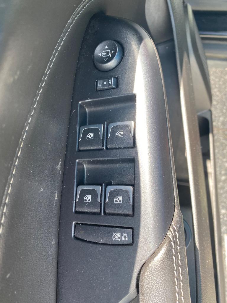 2015 Cadillac SRX - $8,995
