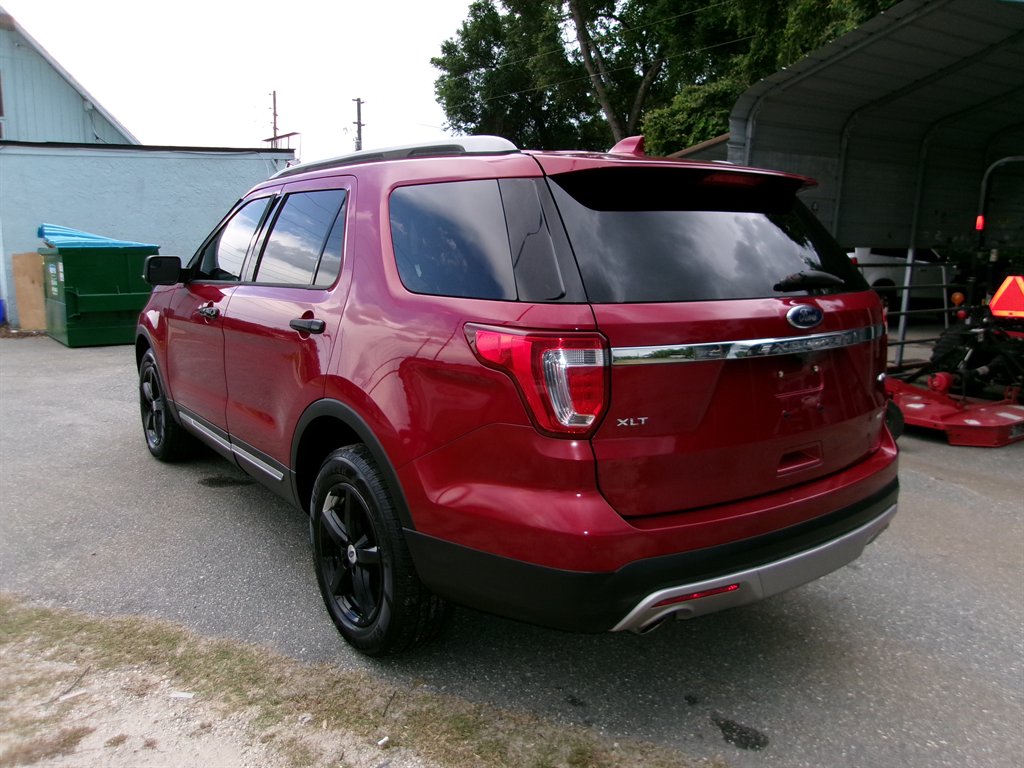 2017 Ford Explorer - $10,995