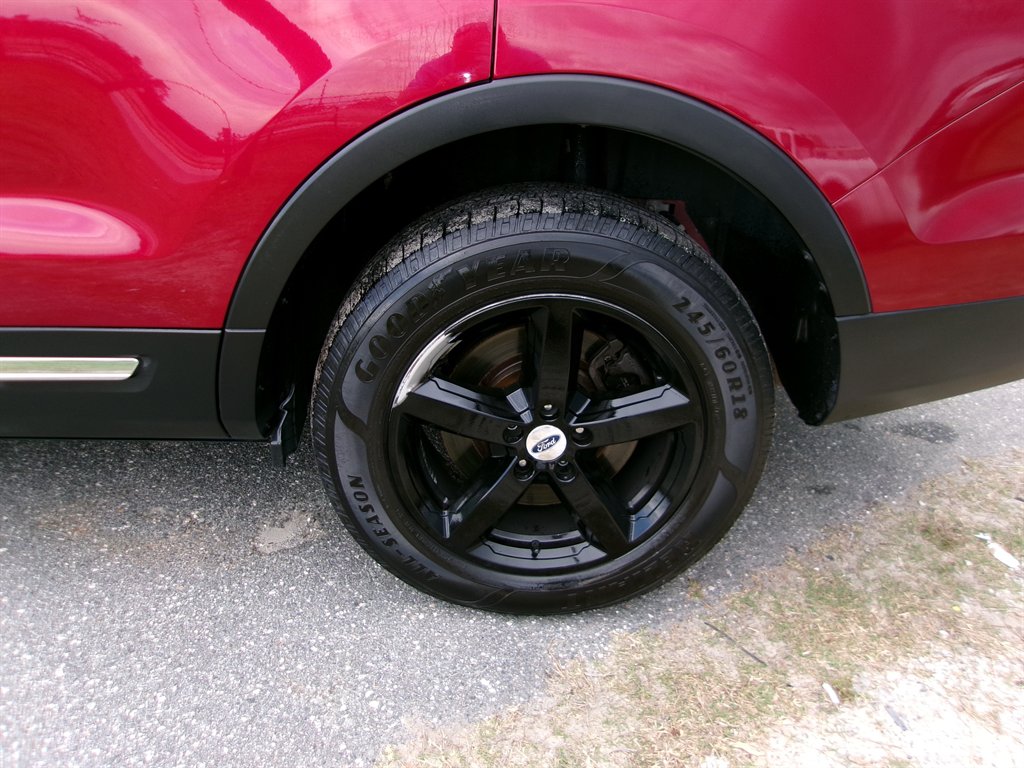 2017 Ford Explorer - $10,995