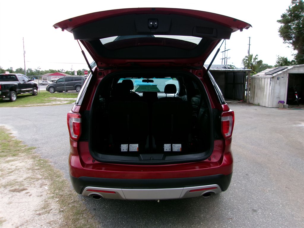 2017 Ford Explorer - $10,995