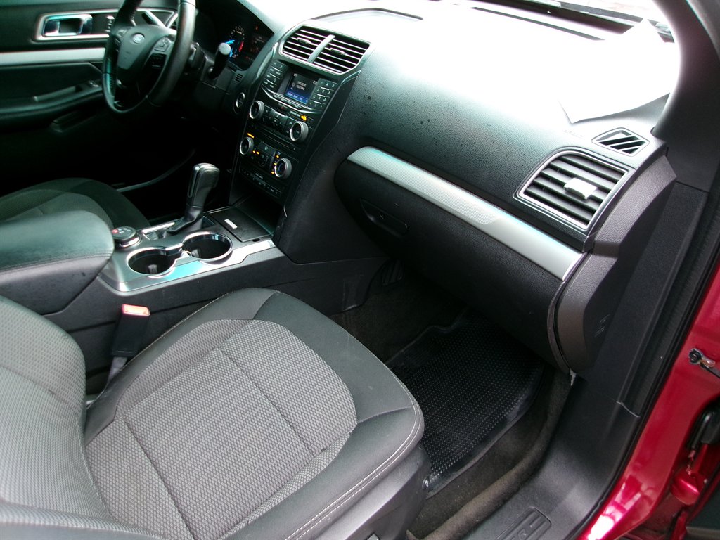 2017 Ford Explorer - $10,995