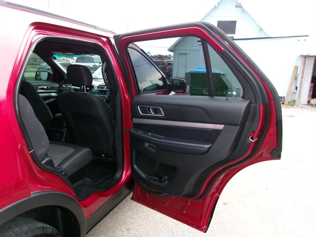 2017 Ford Explorer - $10,995