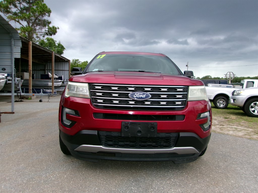 2017 Ford Explorer - $10,995
