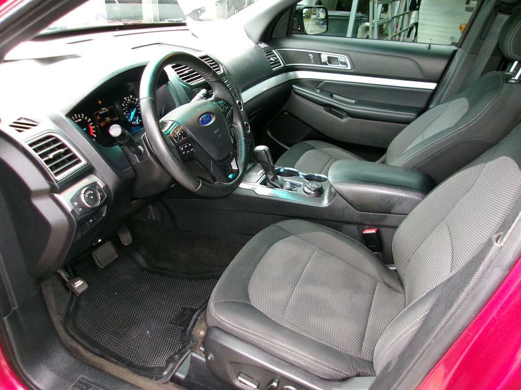 2017 Ford Explorer - $10,995