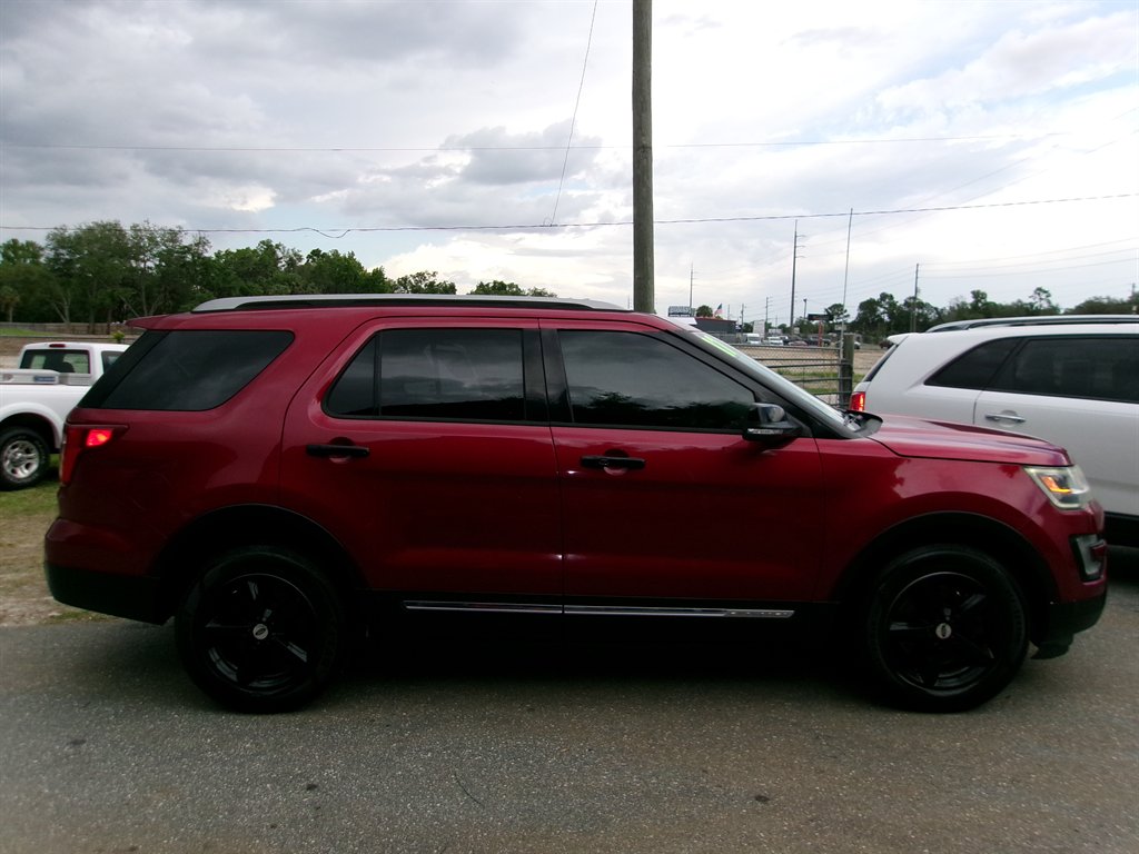 2017 Ford Explorer - $10,995