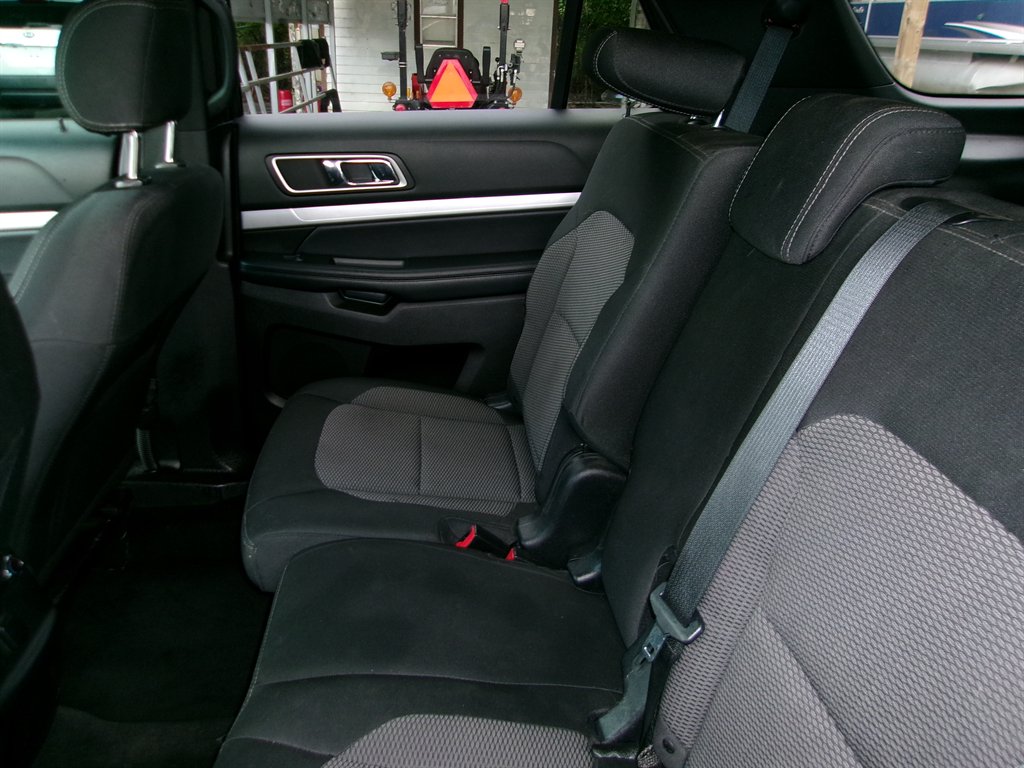 2017 Ford Explorer - $10,995