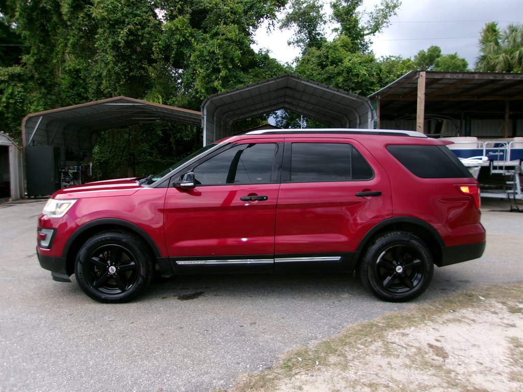 2017 Ford Explorer - $10,995