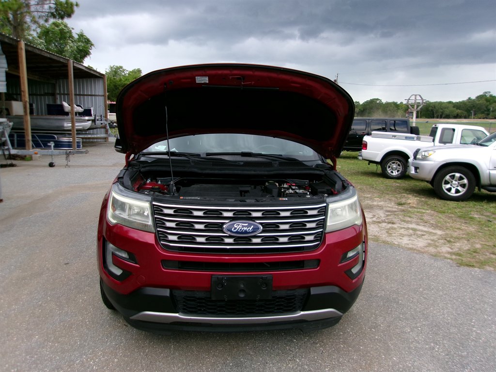 2017 Ford Explorer - $10,995