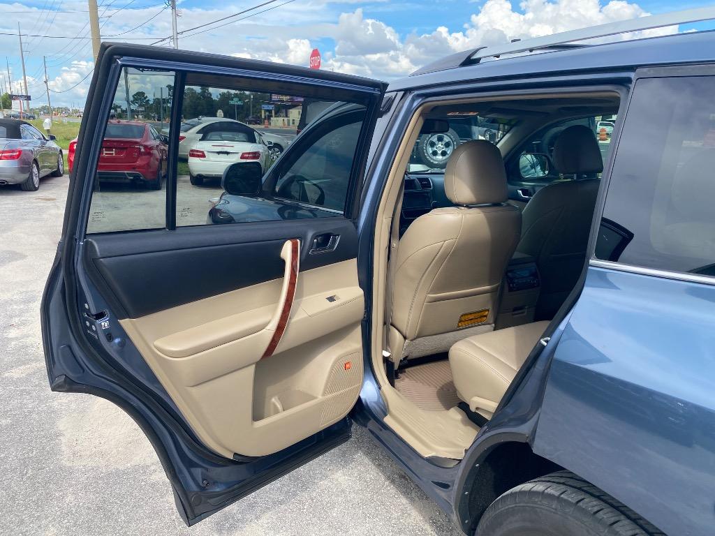 2013 Toyota Highlander - $14,995