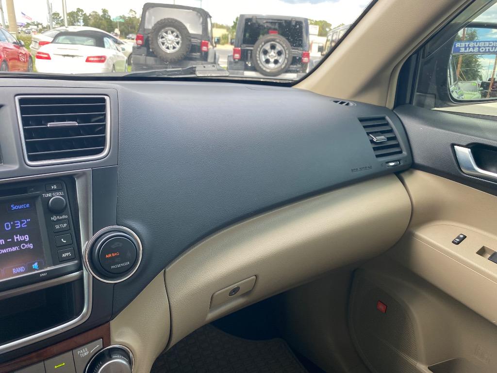 2013 Toyota Highlander - $14,995