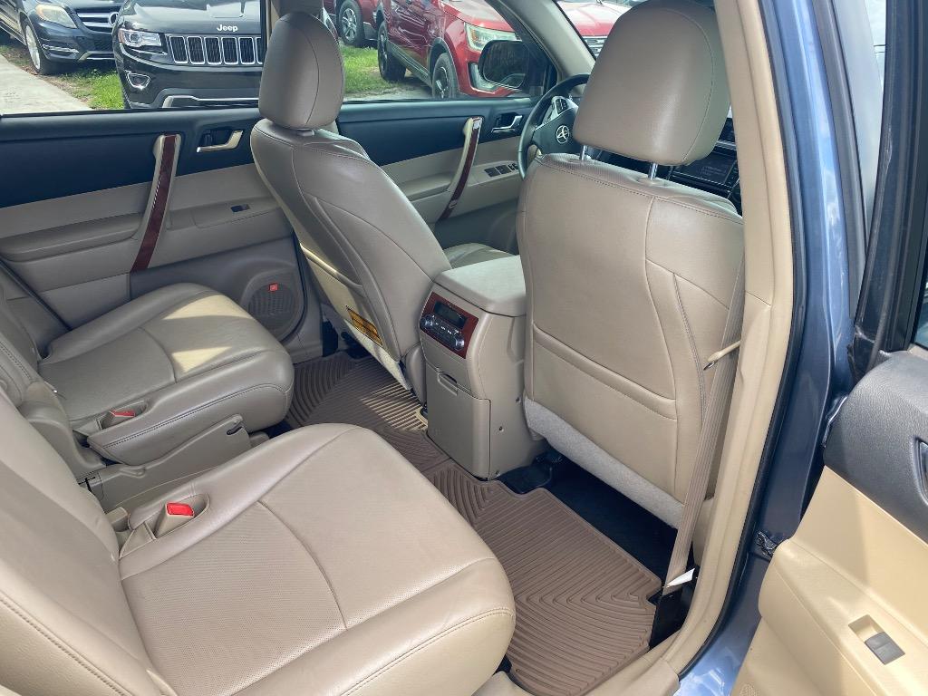 2013 Toyota Highlander - $14,995