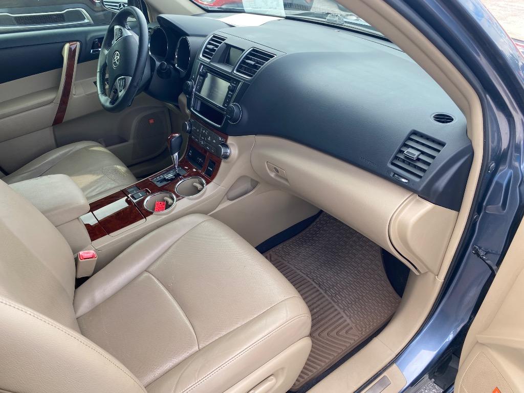 2013 Toyota Highlander - $14,995