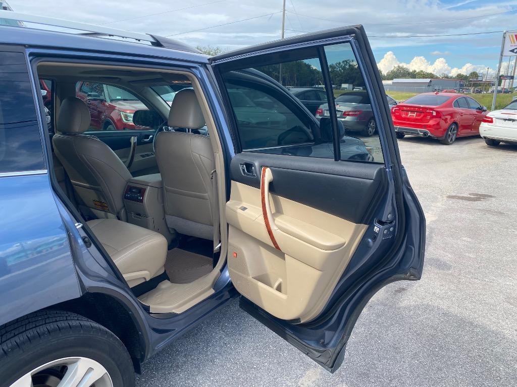 2013 Toyota Highlander - $14,995