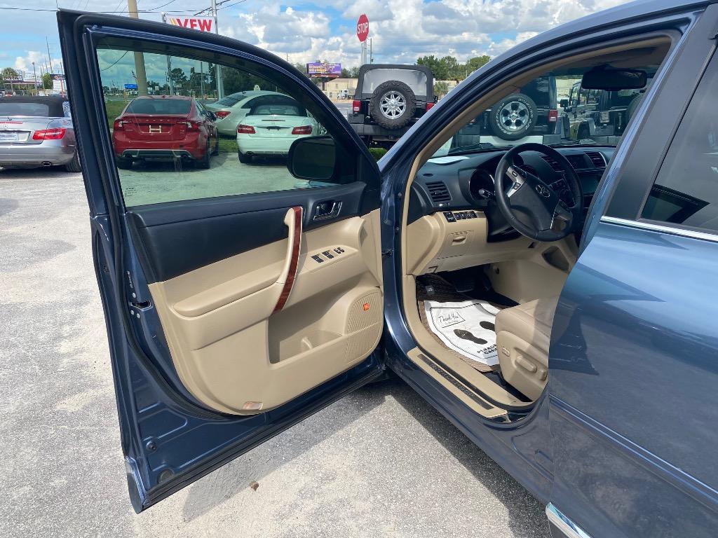 2013 Toyota Highlander - $14,995