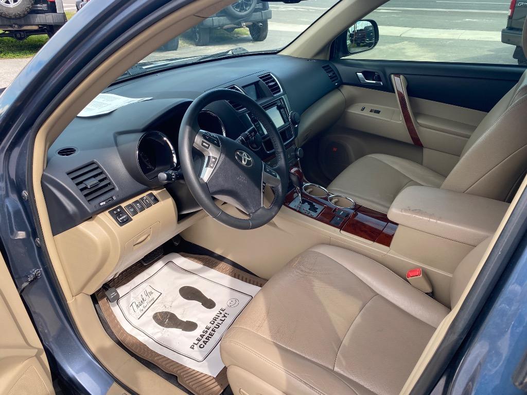 2013 Toyota Highlander - $14,995