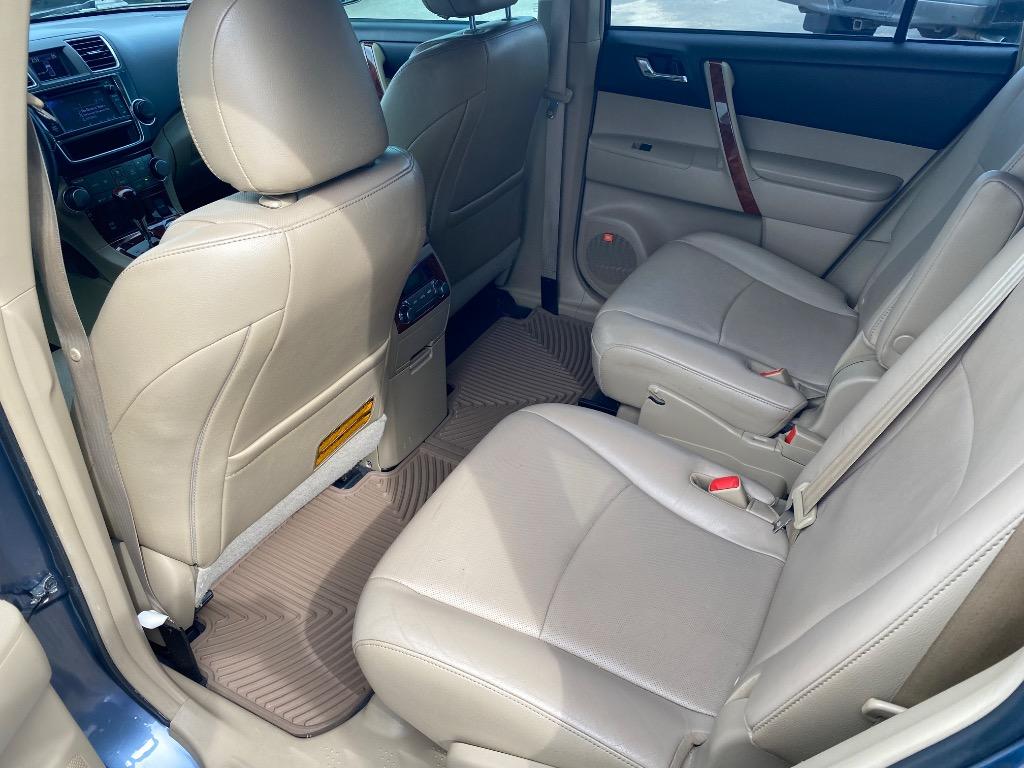 2013 Toyota Highlander - $14,995