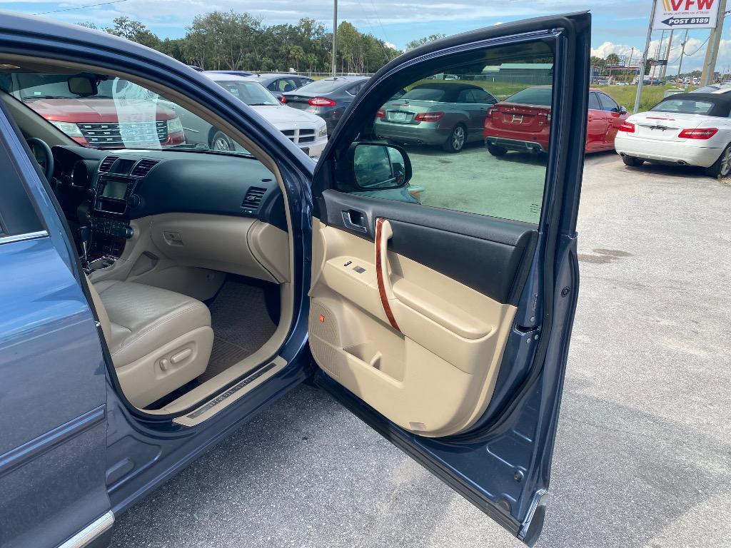 2013 Toyota Highlander - $14,995
