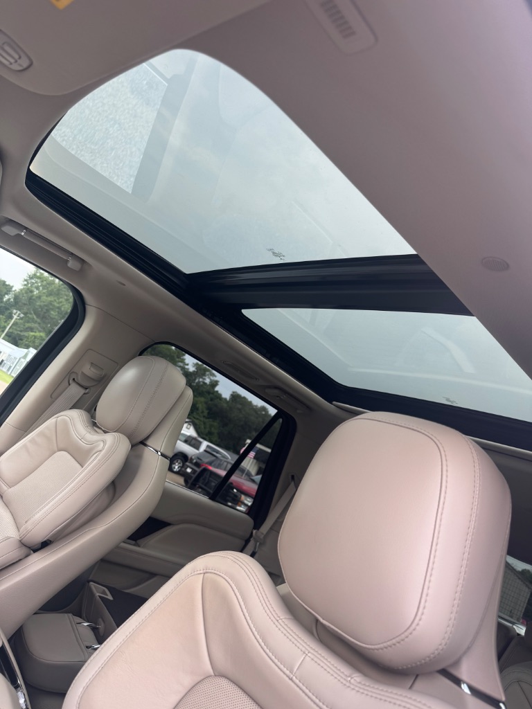 2020 Lincoln Navigator - $30,987