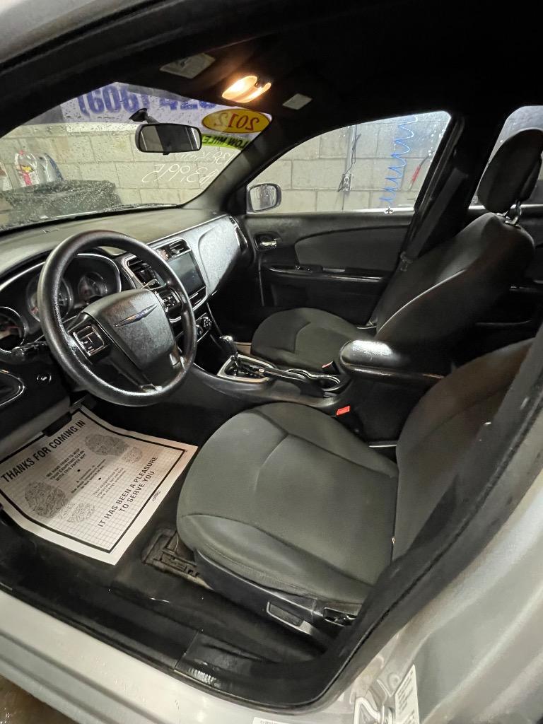 2012 Chrysler 200 - $3,995