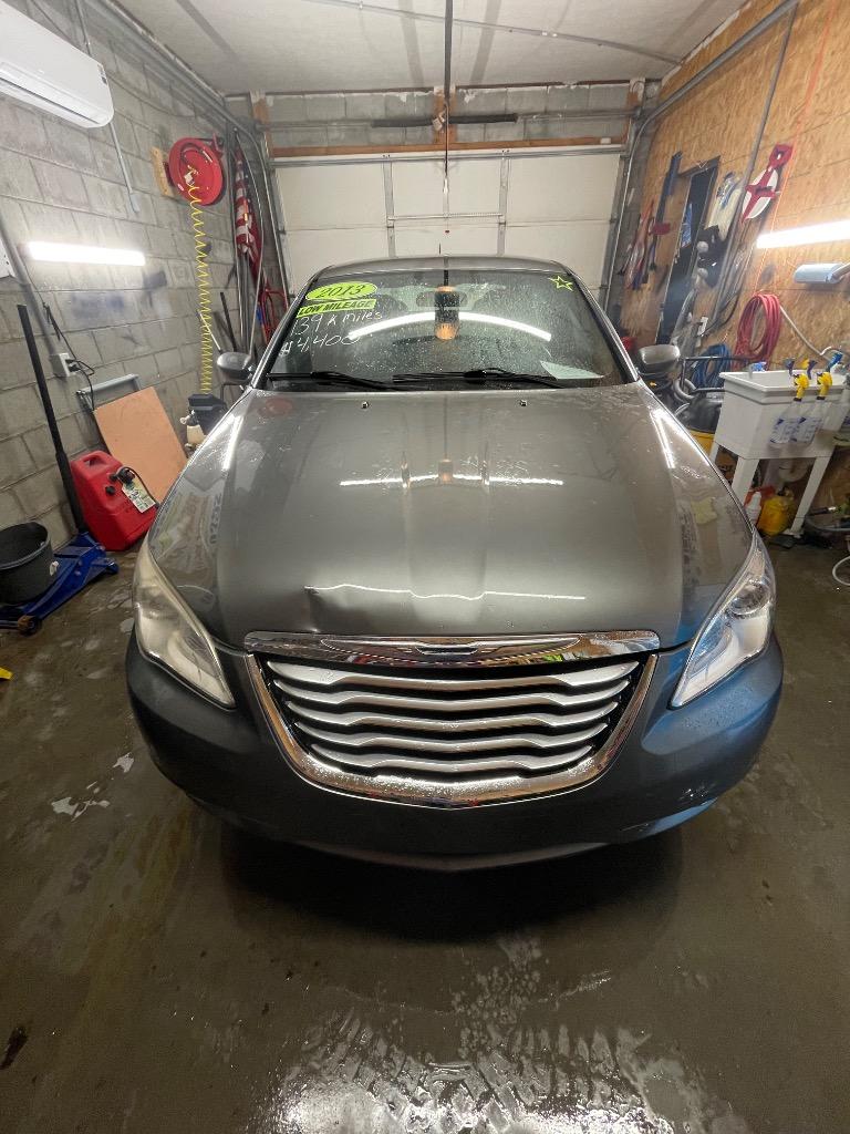 2013 Chrysler 200 - $4,400