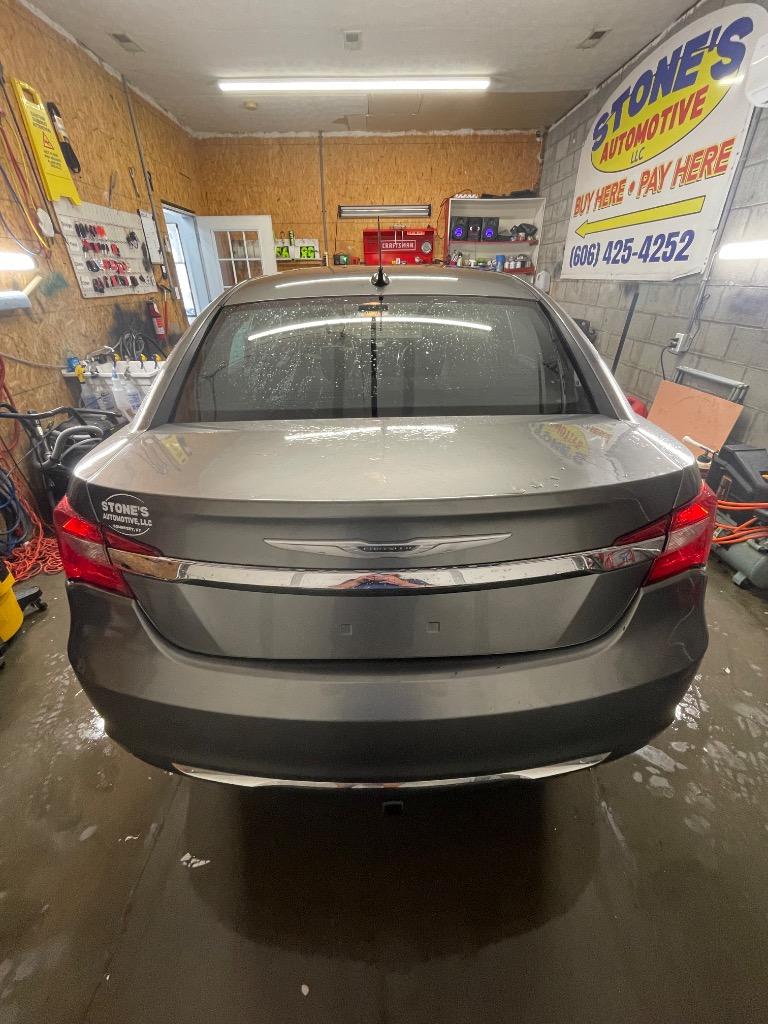 2013 Chrysler 200 - $4,400